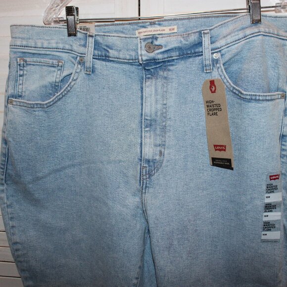 Levi’s High Waisted Crop Flare Jean - Picture 5 of 8